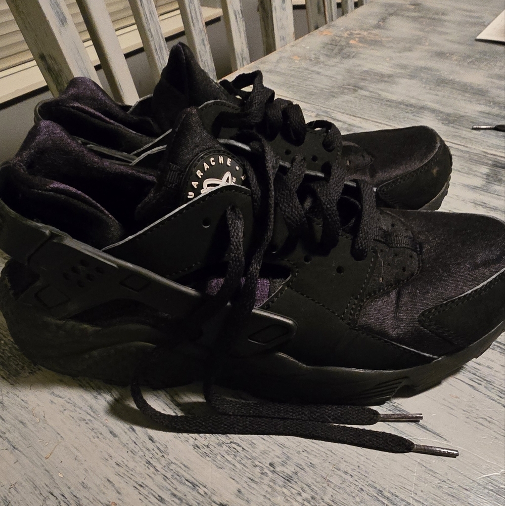 Nike Black Huarache Athletic Shoes
